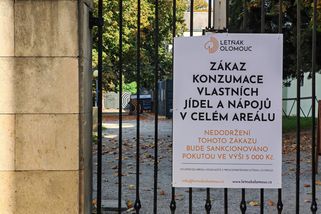 Pět tisíc pokuta za vlastní jídlo v Letňáku? Zákaz v Olomouci rozproudil debatu